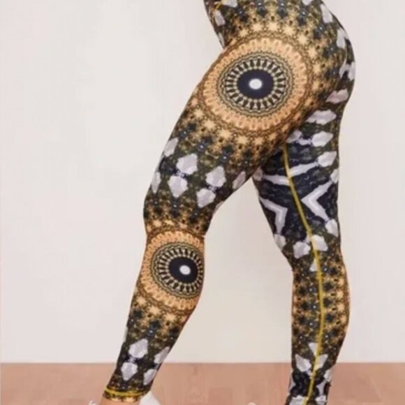 Wolven Noor Print Leggings and Top - Picture 10 of 10